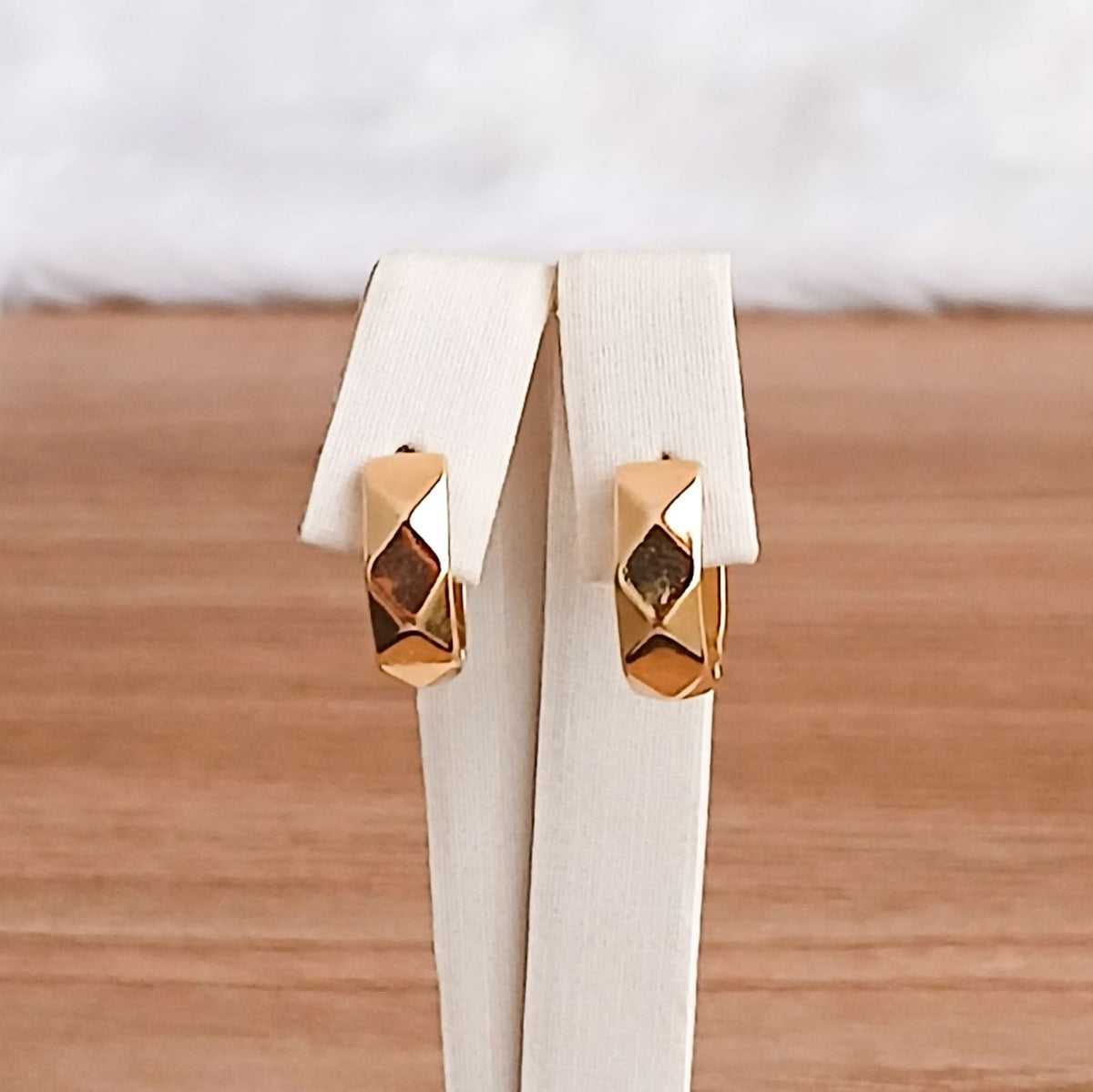 BRINCO PAULA PEQ - BANHO DE OURO 18k