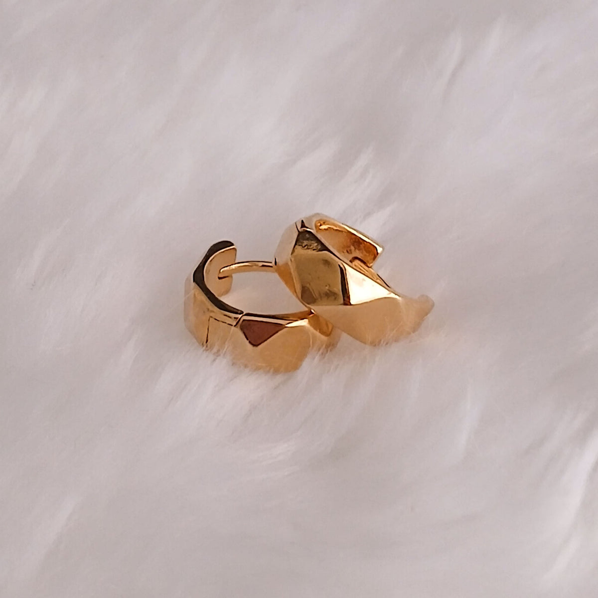 BRINCO PAULA PEQ - BANHO DE OURO 18k