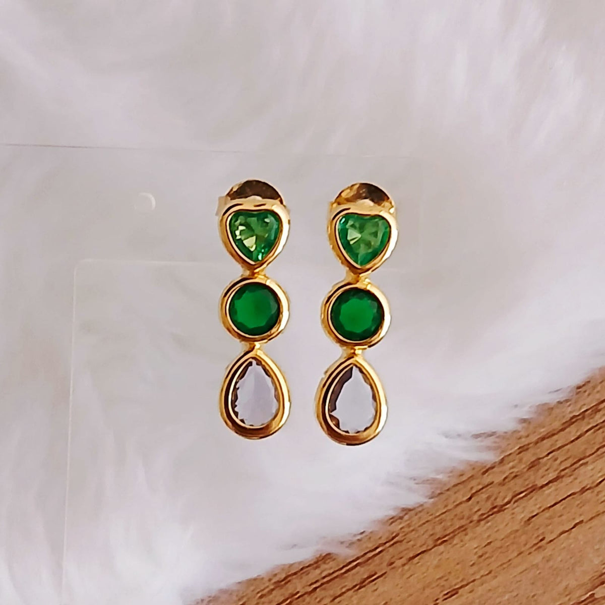 BRINCO GREEN STONES  - BANHO DE OURO 18k