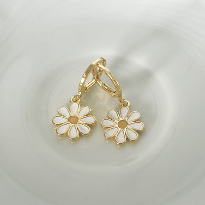 BRINCO MARGARIDA CLIQUE - BANHO DE OURO 18k