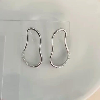 BRINCO YOLANDA GDE - BANHO DE RÓDIO BRANCO E ZIRCÔNIA
